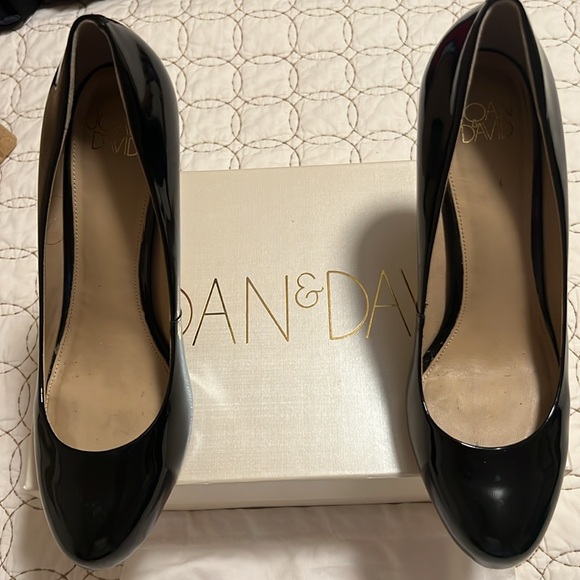 Joan and David Shoes - Picture 6 of 7